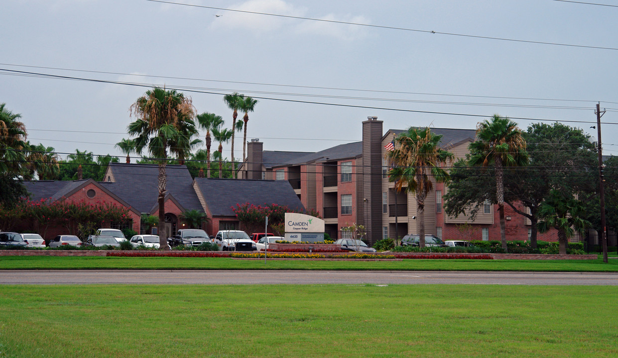 6635 Staples St in Corpus Christi, TX - Building Photo