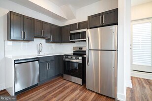 212 Manheim St in Philadelphia, PA - Building Photo