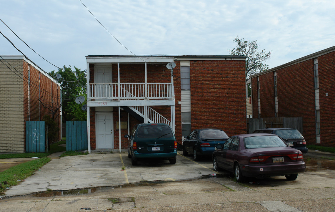 5035 Yale St in Metairie, LA - Foto de edificio