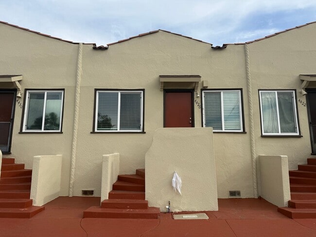 4426 Shafter Ave in Oakland, CA - Building Photo - Building Photo