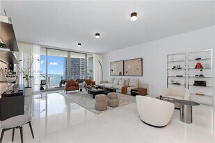 300 Biscayne Blvd Way, Unit 2504 in Miami, FL - Building Photo