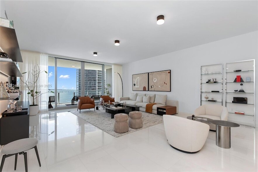 300 Biscayne Blvd Way, Unit 2504 in Miami, FL - Building Photo
