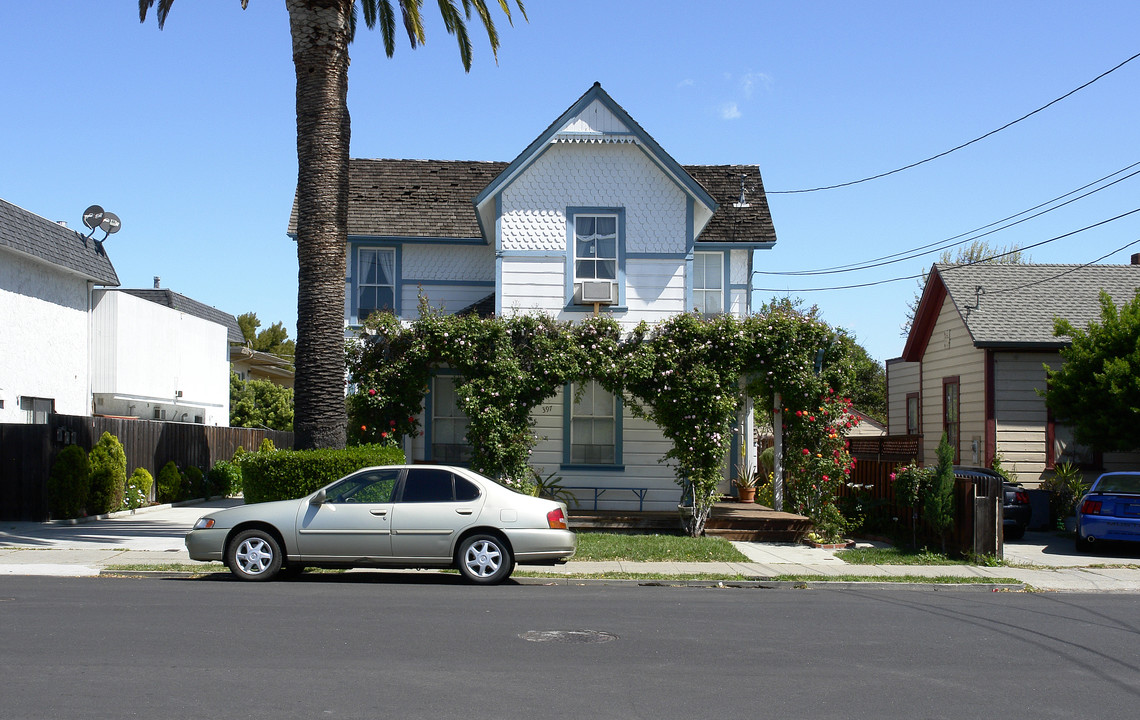 397 Stambaugh St in Redwood City, CA - Building Photo