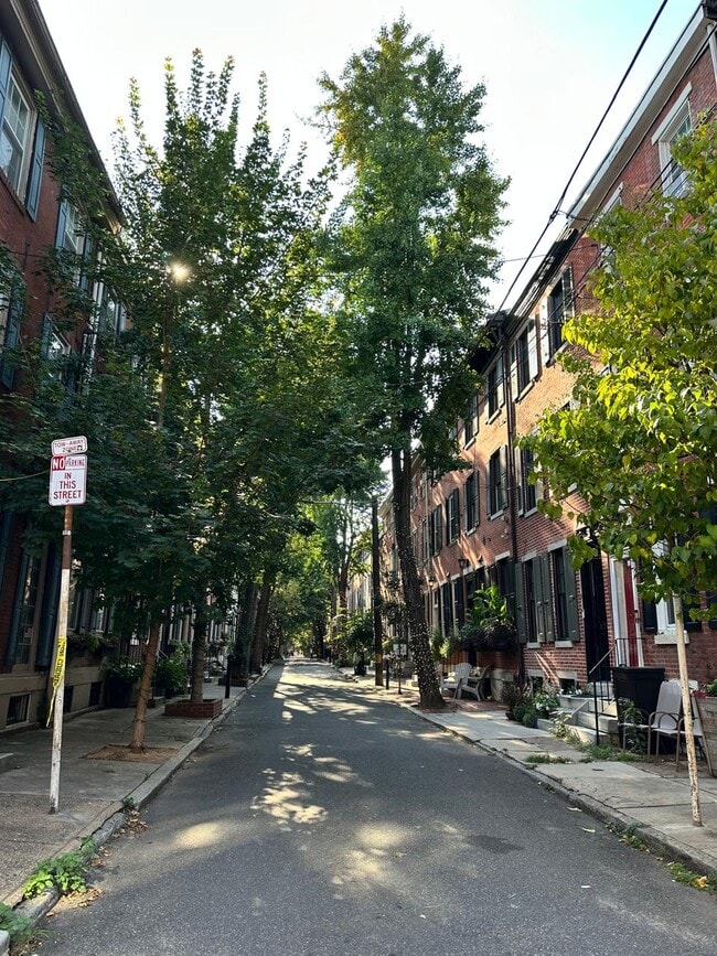 421 S 17th St, Unit 1 in Philadelphia, PA - Building Photo - Building Photo