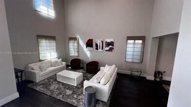 7567 SW 189th St in Cutler Bay, FL - Foto de edificio - Building Photo
