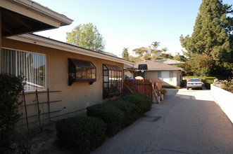 105-109 Camino Esplendido in Camarillo, CA - Building Photo - Building Photo