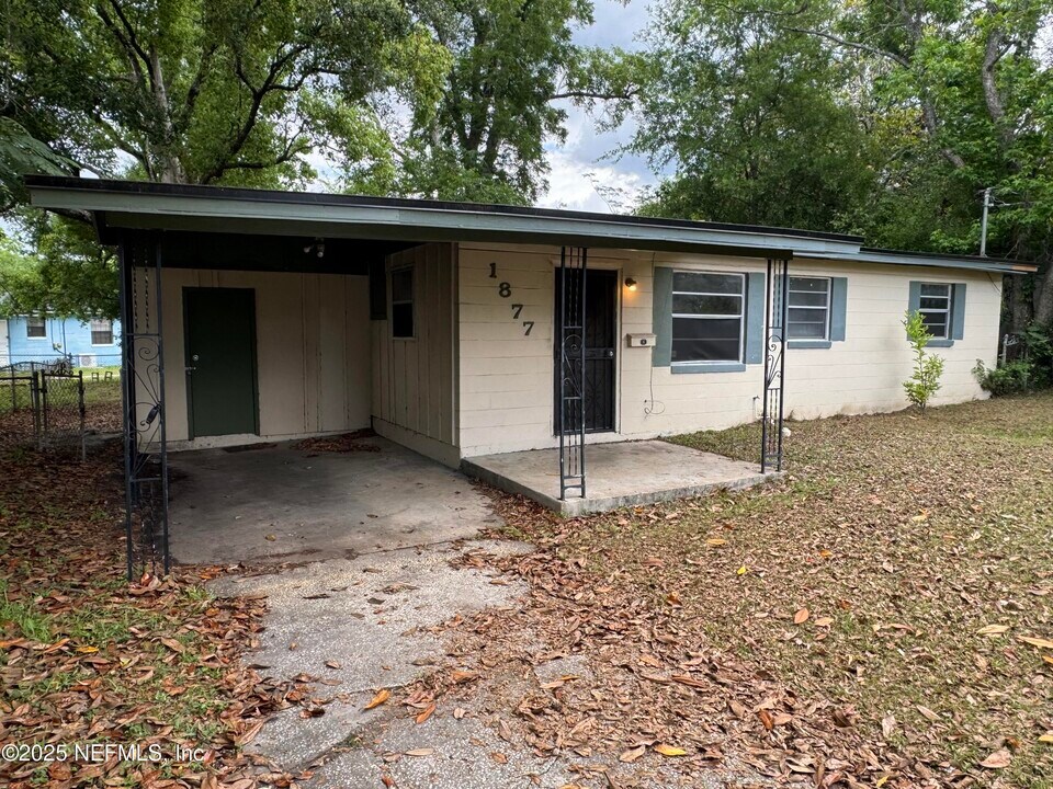 1877 W 33rd St in Jacksonville, FL - Foto de edificio