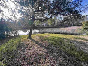 5778 Trout Bayou Cir in Milton, FL - Foto de edificio - Building Photo