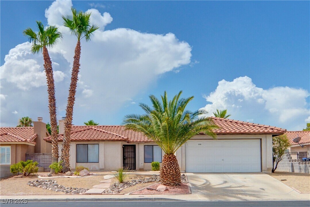 389 Newbury Ct in Henderson, NV - Building Photo