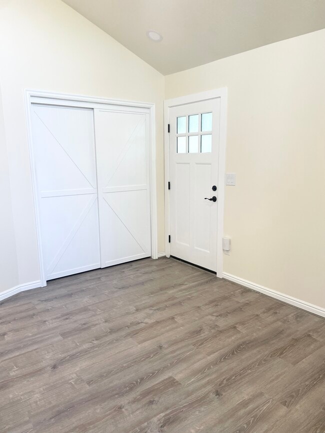 562 Pheasant Way, Unit #2 in Centerville, UT - Foto de edificio - Building Photo