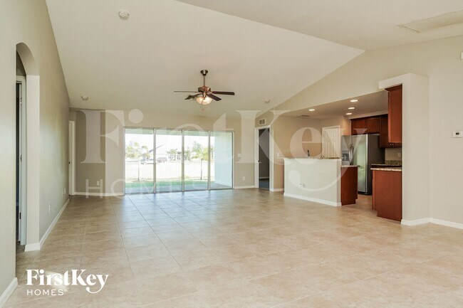 3507 NW 19th Terrace in Cape Coral, FL - Foto de edificio - Building Photo