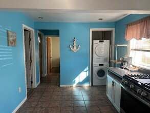 12 M St in Hampton, NH - Foto de edificio - Building Photo