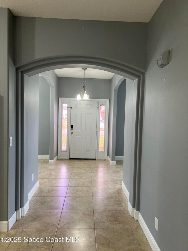 225 Nabble Ave NW in Palm Bay, FL - Foto de edificio - Building Photo