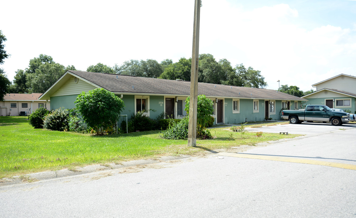 Cypress Manor in Dade City, FL - Building Photo