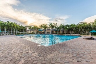 1381 NW 144th Ave in Pembroke Pines, FL - Foto de edificio - Building Photo