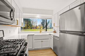 755 NE 5th St in Gresham, OR - Building Photo - Building Photo