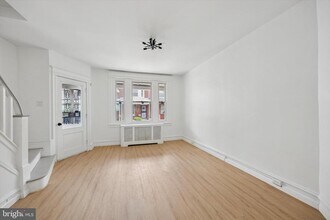 110 N Sickels St in Philadelphia, PA - Building Photo - Building Photo