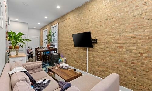 2354 N Elston Ct, Unit 1R in Chicago, IL - Foto de edificio - Building Photo