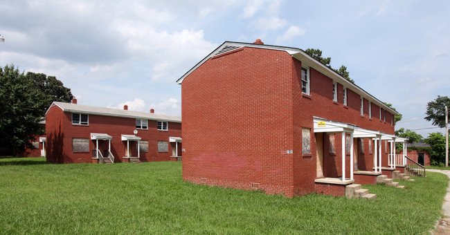 Demolished in High Point, NC - Foto de edificio - Building Photo