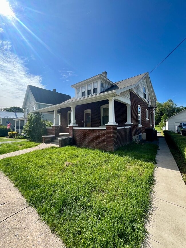 387 E Howard St in Bellefonte, PA - Building Photo - Building Photo