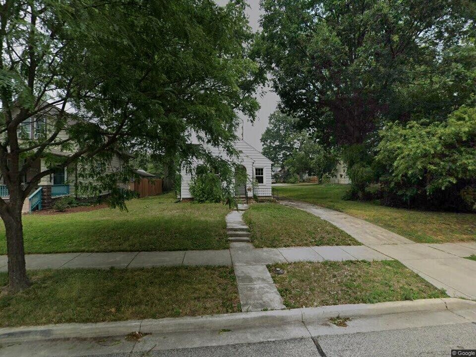 2004 Charles St in Lafayette, IN - Foto de edificio
