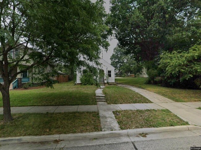 2004 Charles St