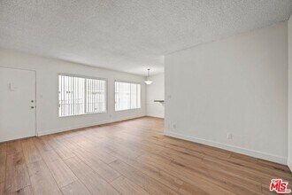 11933 Darlington Ave in Los Angeles, CA - Building Photo - Building Photo