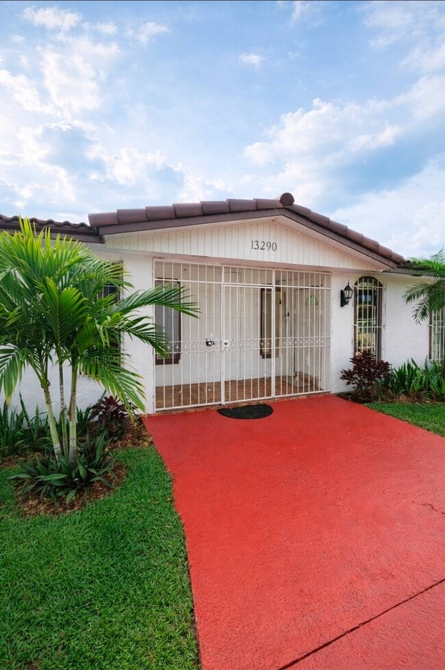 1220 SW 78th Ave in Miami, FL - Building Photo - Building Photo