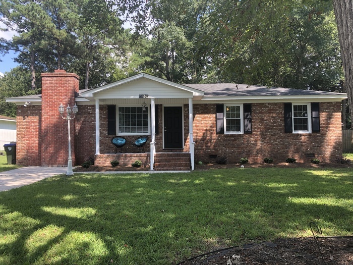 109 Helen Dr in Summerville, SC - Foto de edificio