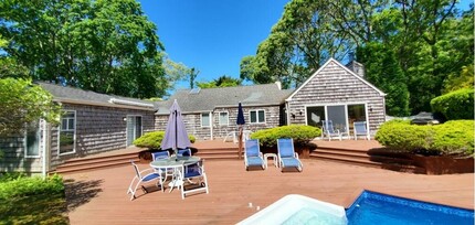 20 Basket Neck Ln in West Hampton Dunes, NY - Foto de edificio - Building Photo