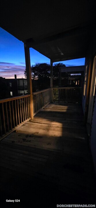 157 E Cottage St in Boston, MA - Foto de edificio