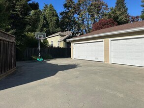 686 Willowgate St in Mountain View, CA - Building Photo - Building Photo