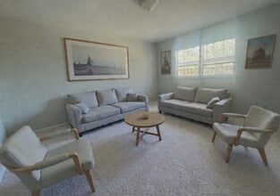 Dodson Courtyard in East Point, GA - Foto de edificio - Building Photo