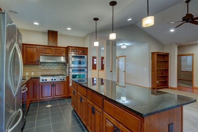 2882 SW Fairway Point Dr in Oak Harbor, WA - Building Photo - Building Photo