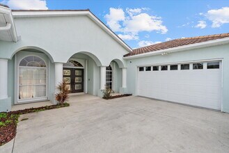 39 Fairway Rd in Rotonda West, FL - Building Photo - Building Photo