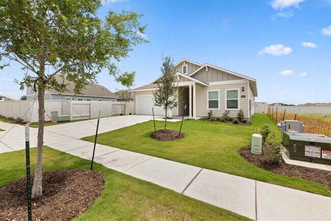 2460 Winding Creek Rd in Kyle, TX - Building Photo - Building Photo