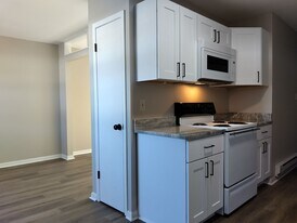 7604 Bellehaven Dr in Gloucester Point, VA - Building Photo