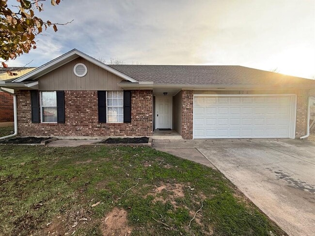 808 W Elder Dr in Mustang, OK - Building Photo - Building Photo