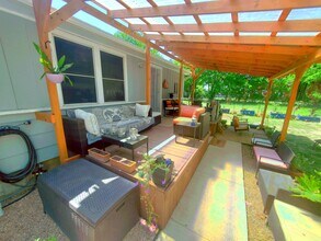 1003 Bugg Ln in San Marcos, TX - Building Photo - Building Photo