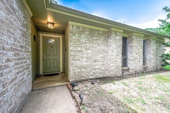 15923 Dunmoor Dr in Houston, TX - Foto de edificio - Building Photo