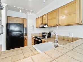 3473 SW Barbur Blvd in Portland, OR - Foto de edificio - Building Photo