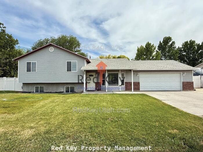 69 W Durfee St in Grantsville, UT - Building Photo