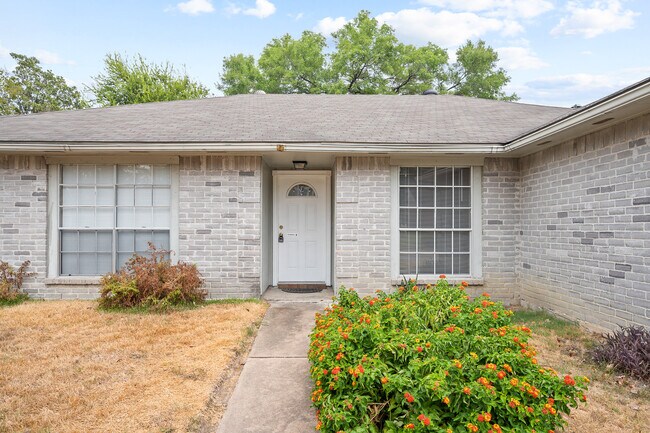 13610 Pecan Oak Dr in Houston, TX - Building Photo - Building Photo