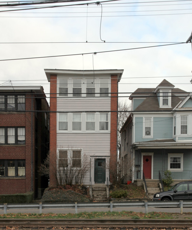 2734-2736 Broadway Ave in Pittsburgh, PA - Building Photo - Building Photo