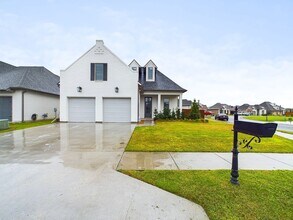 600 Channel Dr in Broussard, LA - Building Photo - Building Photo