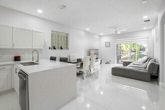 4812 NW 19th St in Coconut Creek, FL - Building Photo - Building Photo