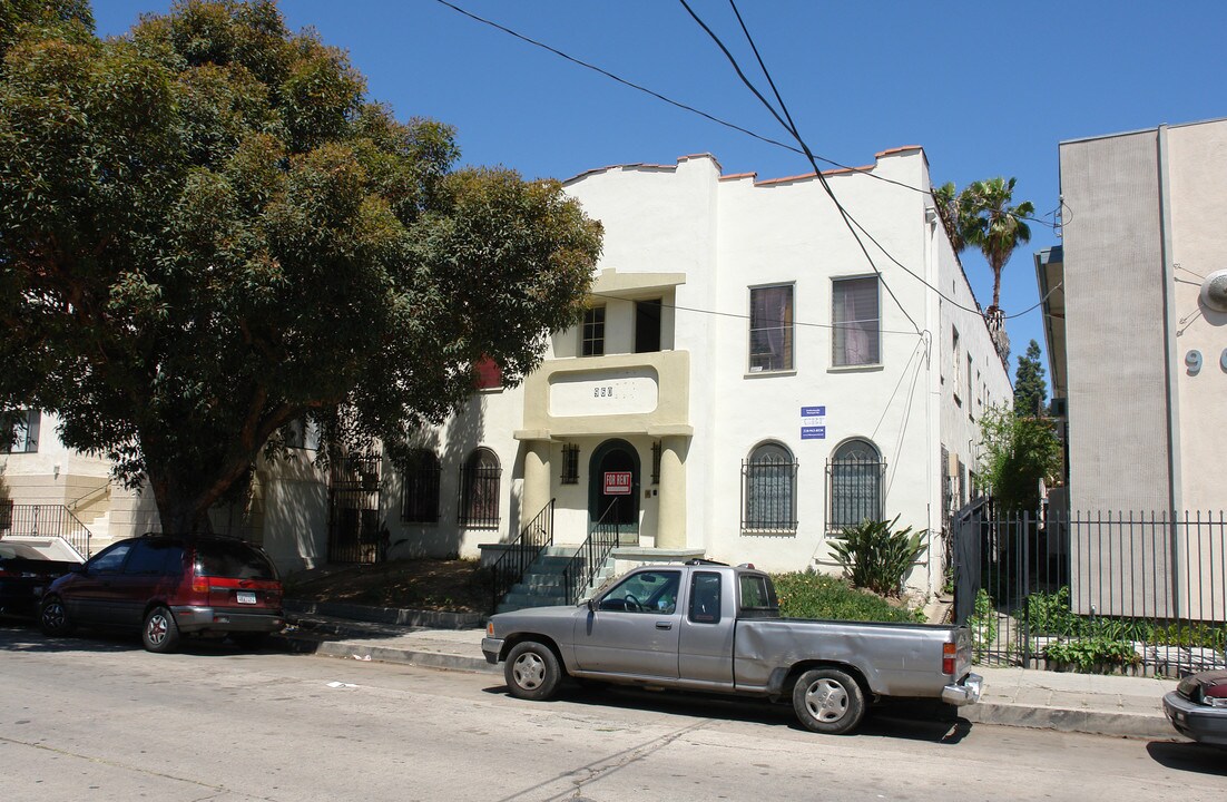 960 S Ardmore Avenue in Los Angeles, CA - Building Photo