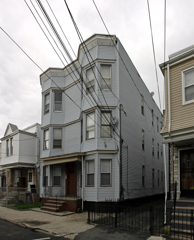 114 Woodlawn Ave in Jersey City, NJ - Foto de edificio - Building Photo