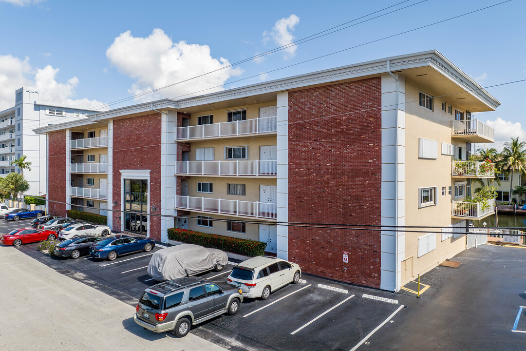 Barclay Square Condominiums in Fort Lauderdale, FL - Foto de edificio