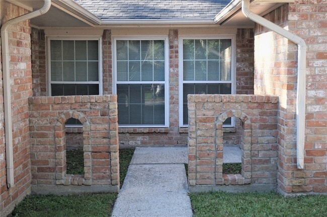 property at 2727 Tinechester Dr